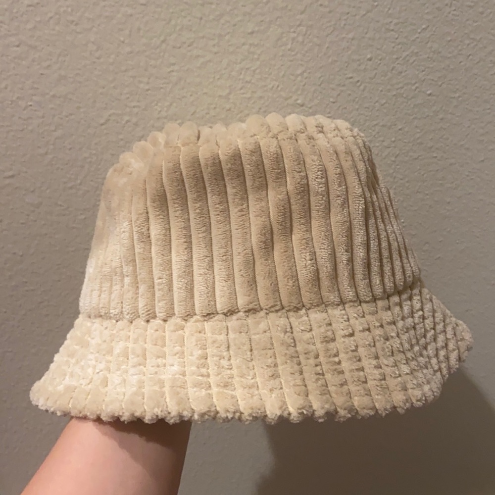Urban outfitter bucket hat